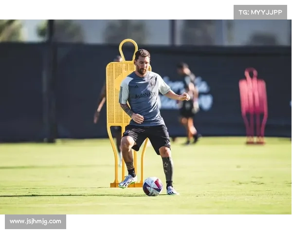 全面解析梅西职业生涯中各类小型赛事冠军与辉煌荣誉全景展示篇章